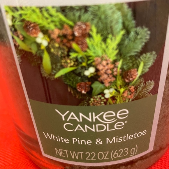 Yankee Candle White Pine & Mistletoe large candle